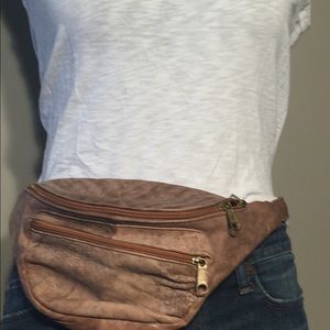 Vintage 80s leather fanny pack/belt bag
